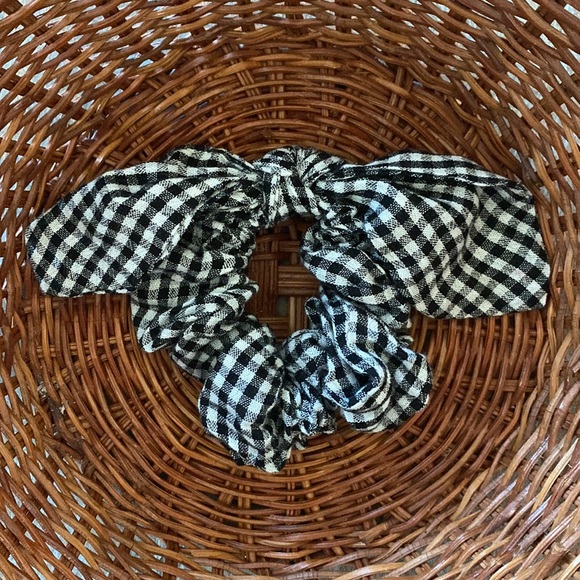 Abercrombie & Fitch Gingham Bow Scrunchie - Picture 3 of 4